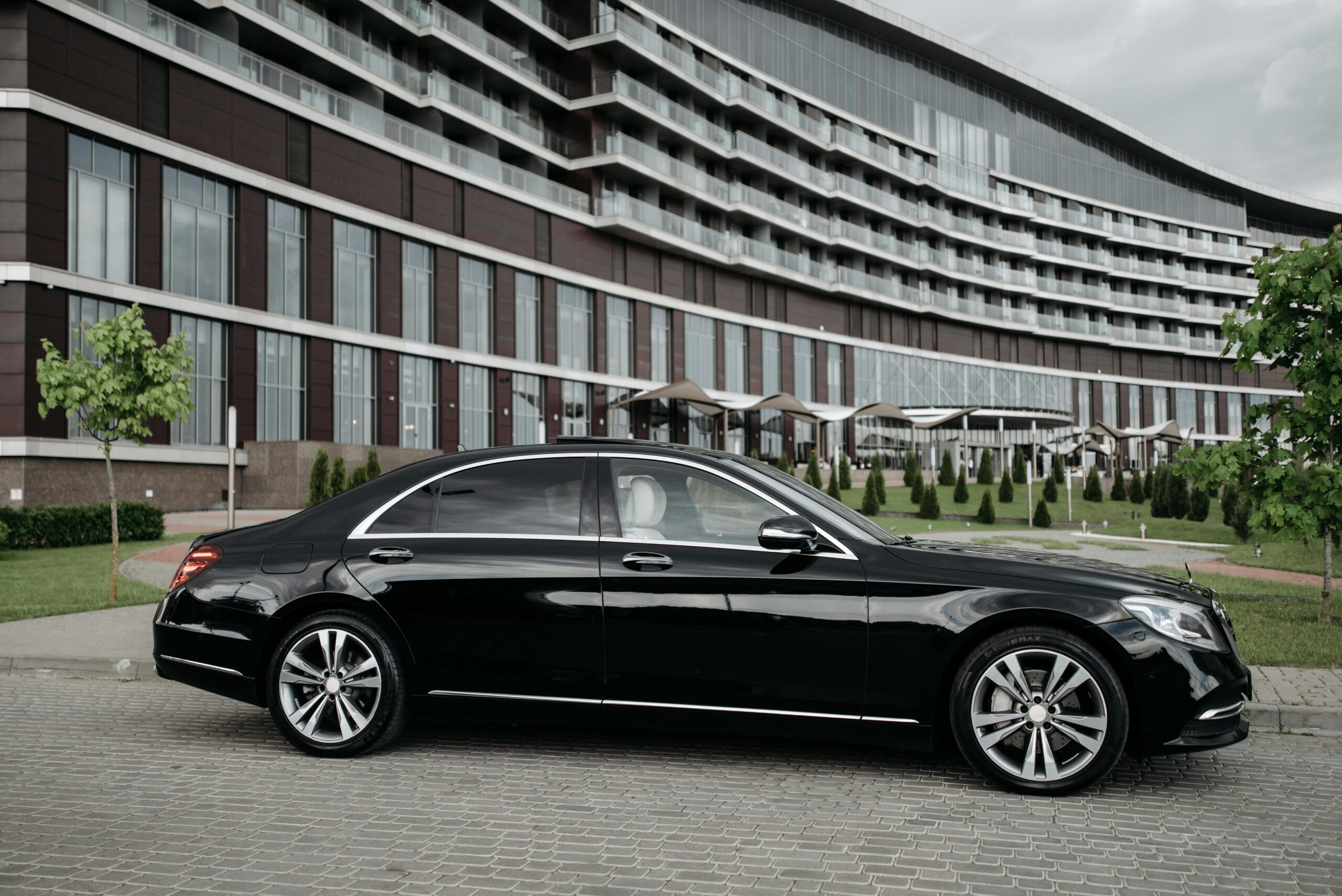 Luxury limousine service in Avondale for hotel transfers and executive car needs.